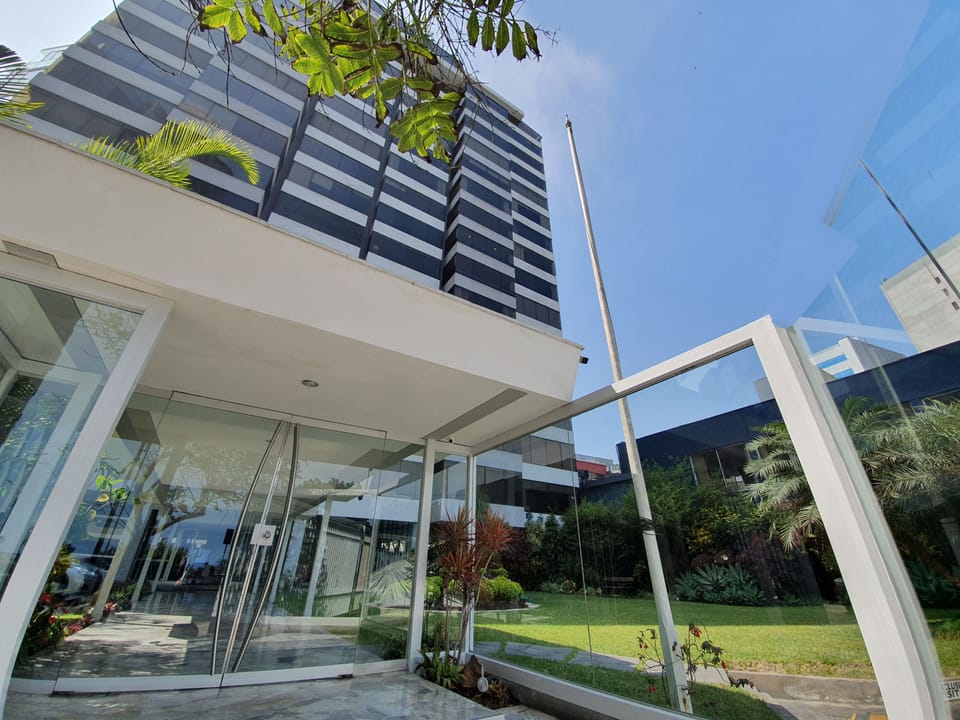 Building Facade
Historic & elegant building in Miraflores district