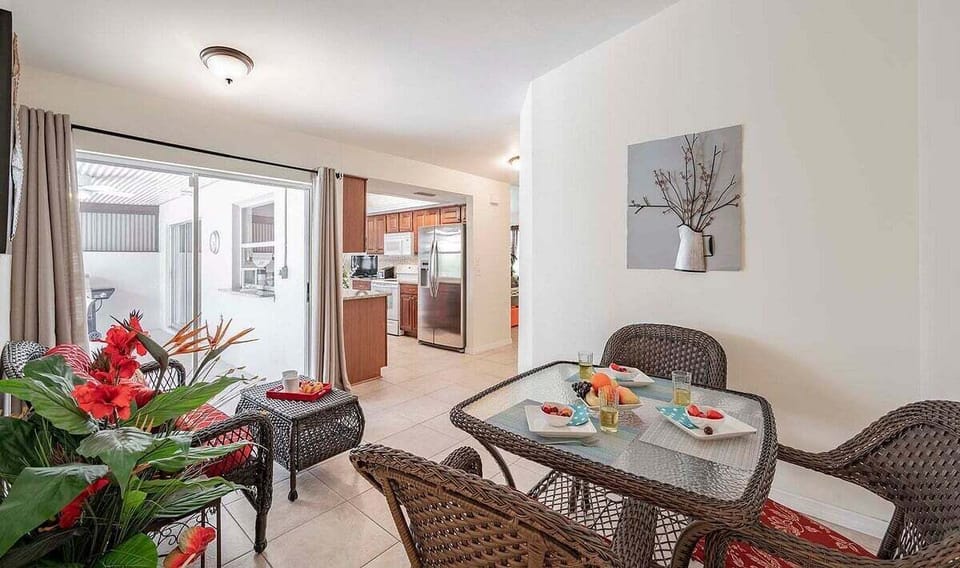 Cozy Nook Area for Indoor Dining