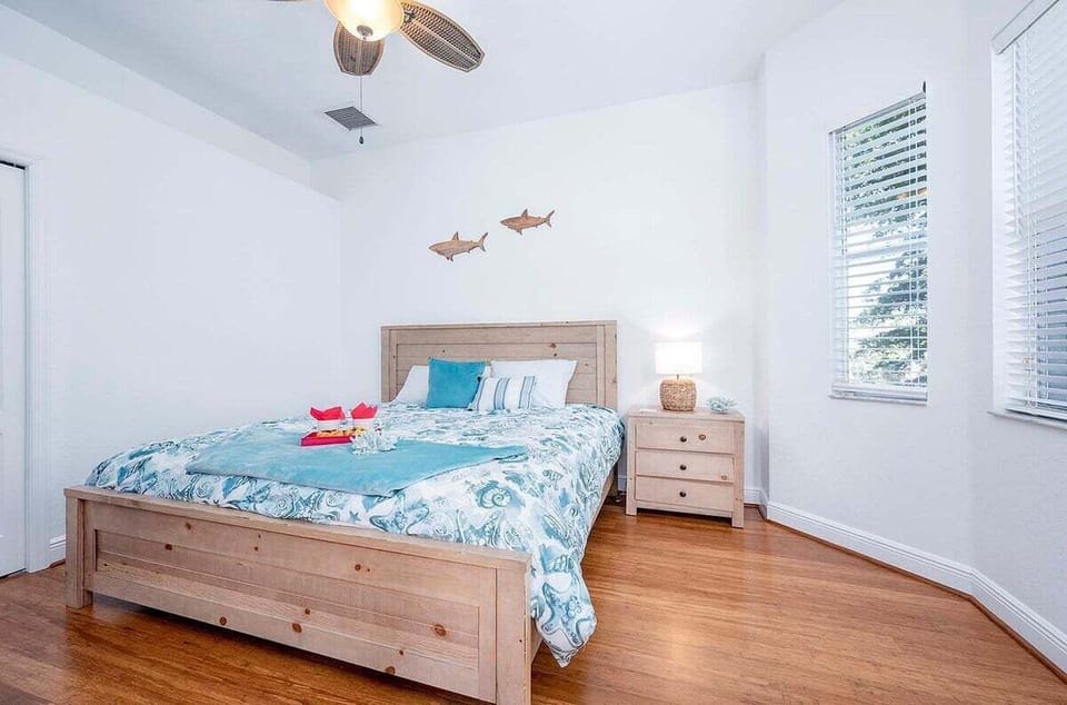 Guest Bedroom 1 with King Size Bed