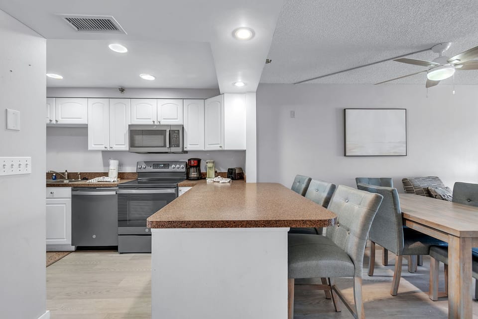 Extra Seating at Kitchen Counter