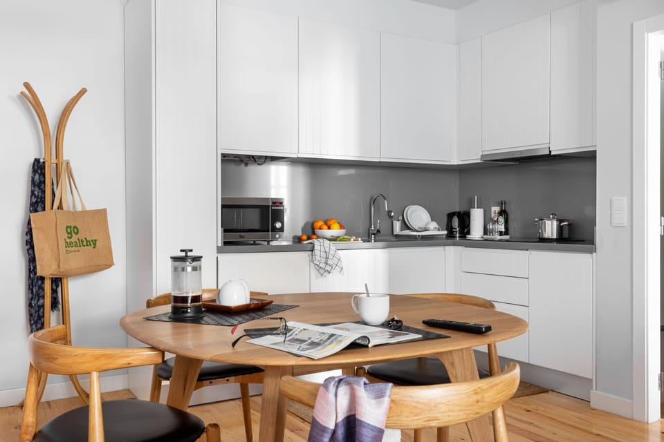 Stylish lounge with open kitchen | All the dishes for family meals