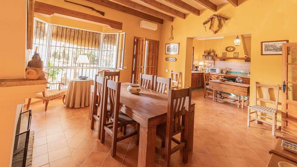 Kitchen or kitchenette,Living room,Dining area