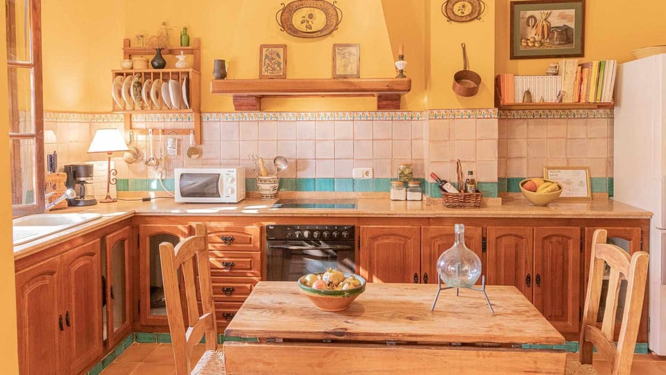 Kitchen or kitchenette,Dining area