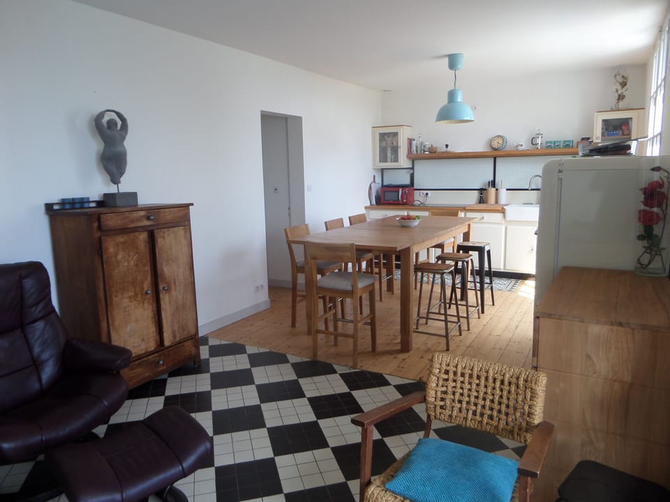 kitchen/dining area