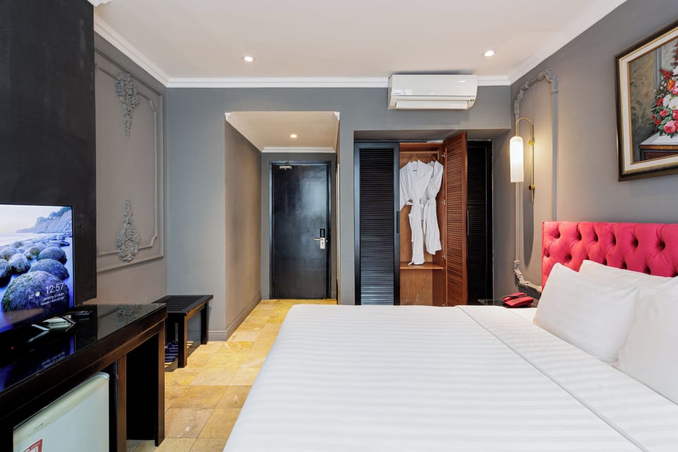 Deluxe Suite | Free minibar, desk, laptop workspace, free WiFi