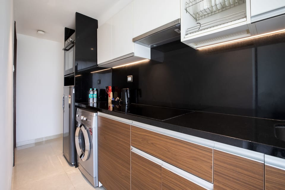 One Bedroom Residence | Private kitchen | Fridge, oven, dishwasher, coffee/tea maker