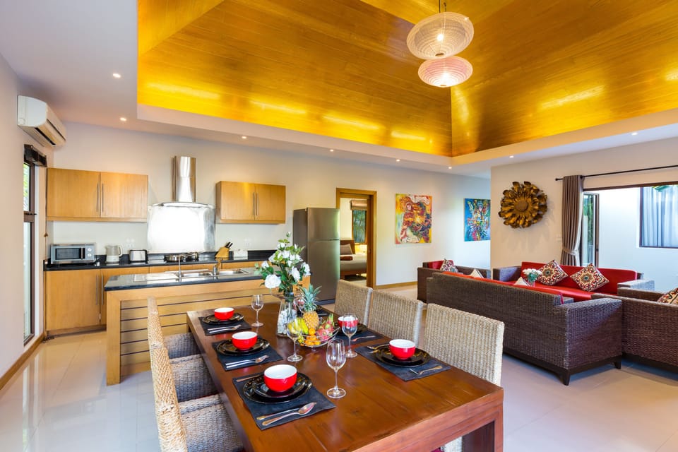 3 Bedrooms Villa | In-room dining
