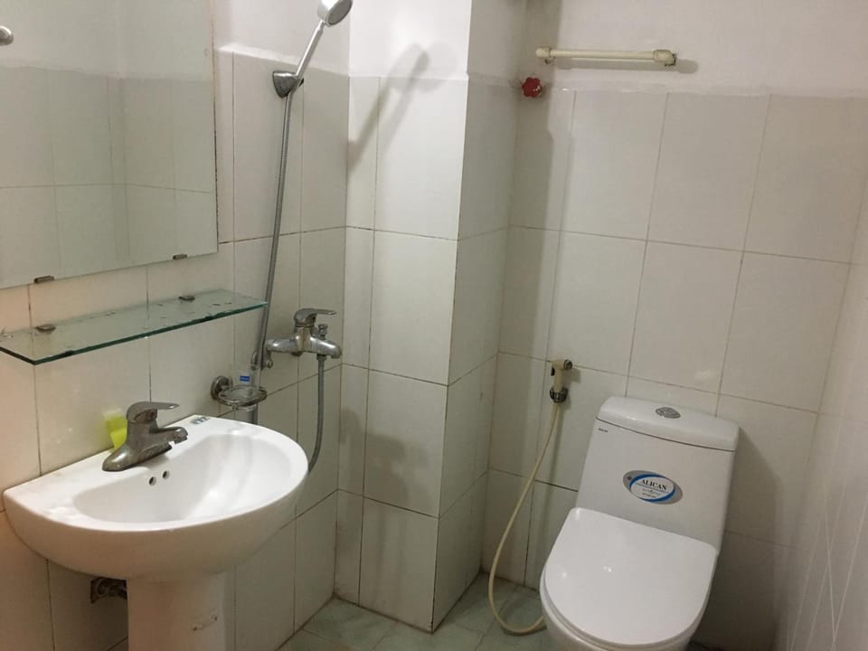 Shower, free toiletries, hair dryer, slippers