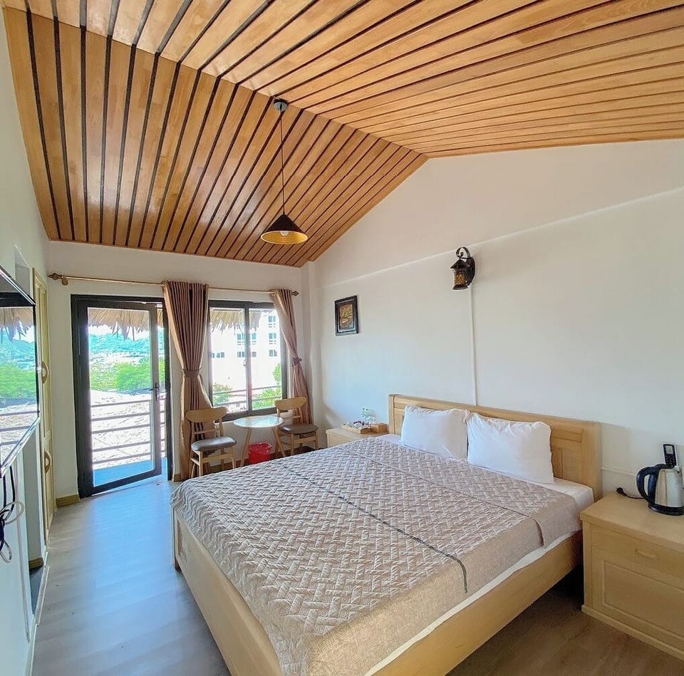 Deluxe Double Room, Balcony | In-room safe, soundproofing, iron/ironing board, free WiFi