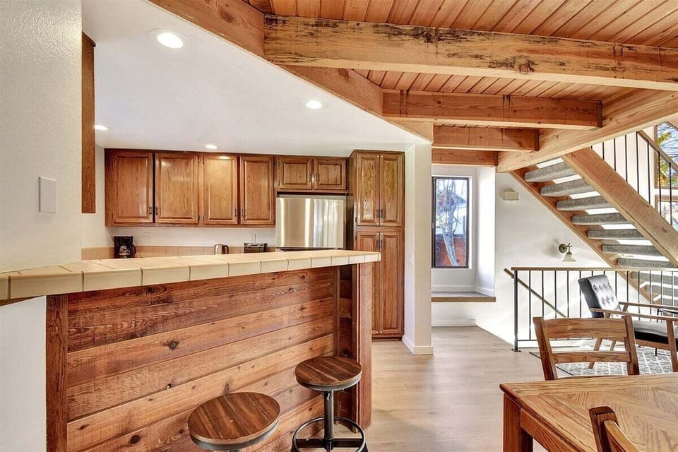 Kitchen bar