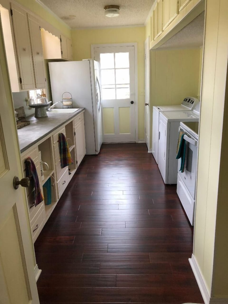 Newly added kitchen area. Fridge/freezer, washer/dryer, elec stove, coffee bar