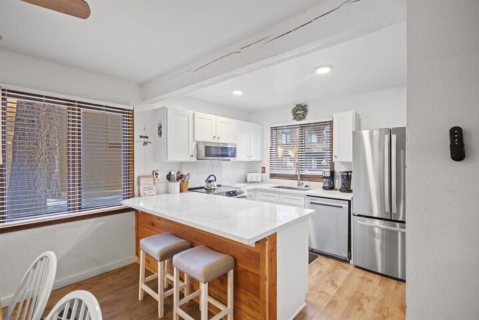 Upgraded Fully Equipped Kitchen
