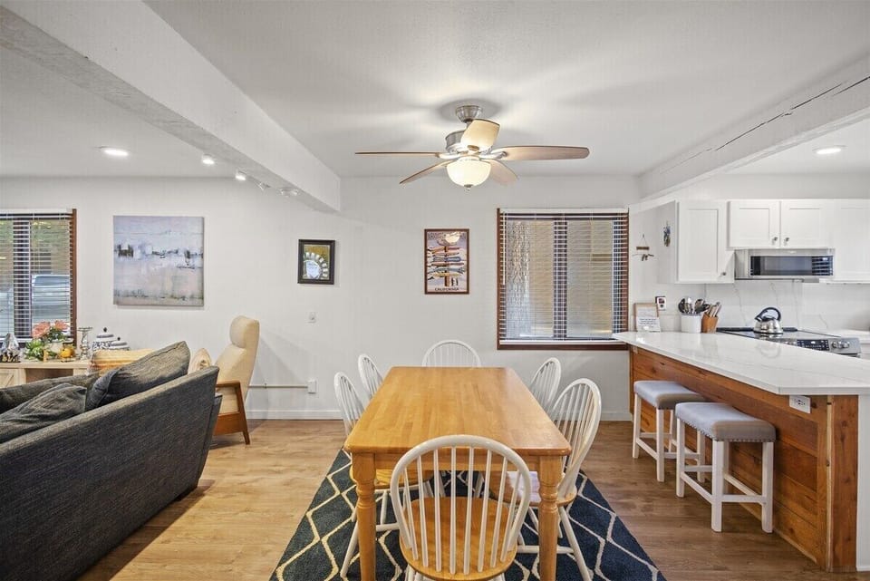 Dining Room Seats 6