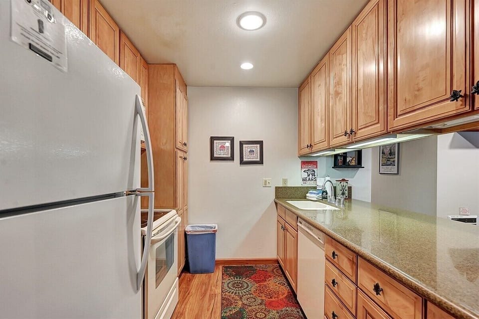 Mammoth Lakes Vacation Rental Sunshine Village 150 - Fully Equipped Updated Kitchen