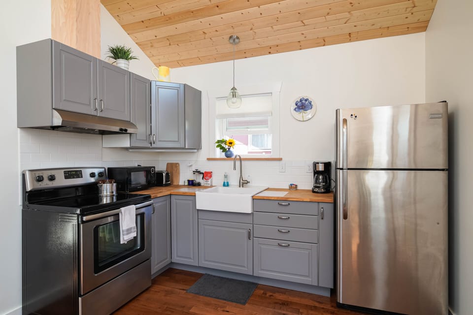Full kitchen