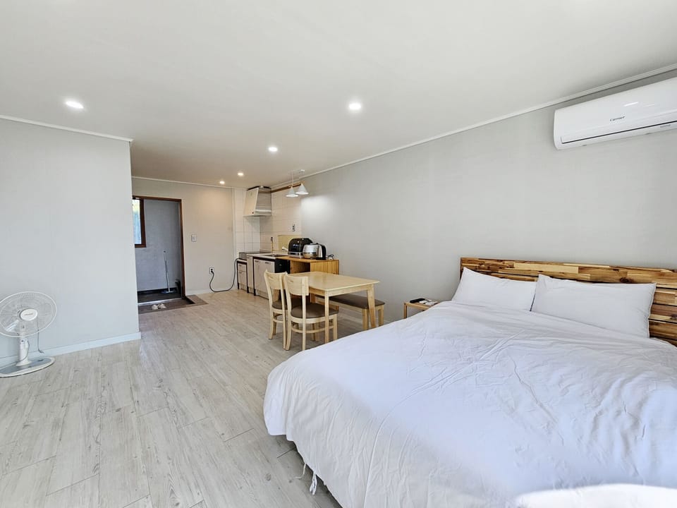 Room (40m²) | Free WiFi