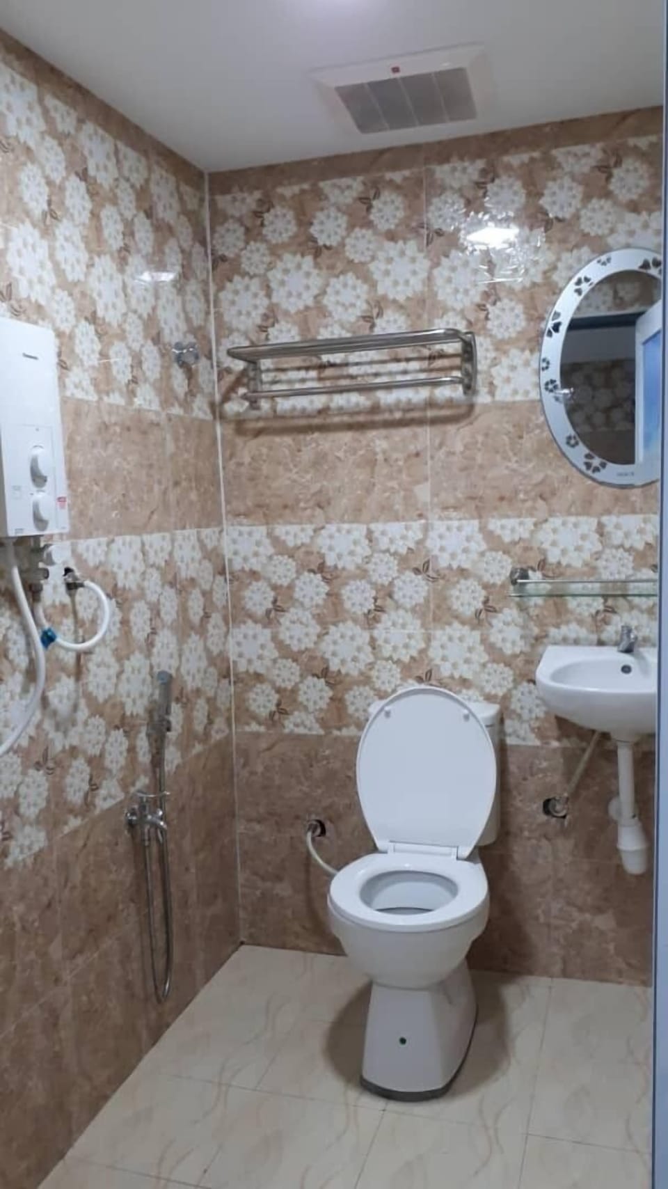 Shower, free toiletries, hair dryer (on request), towels