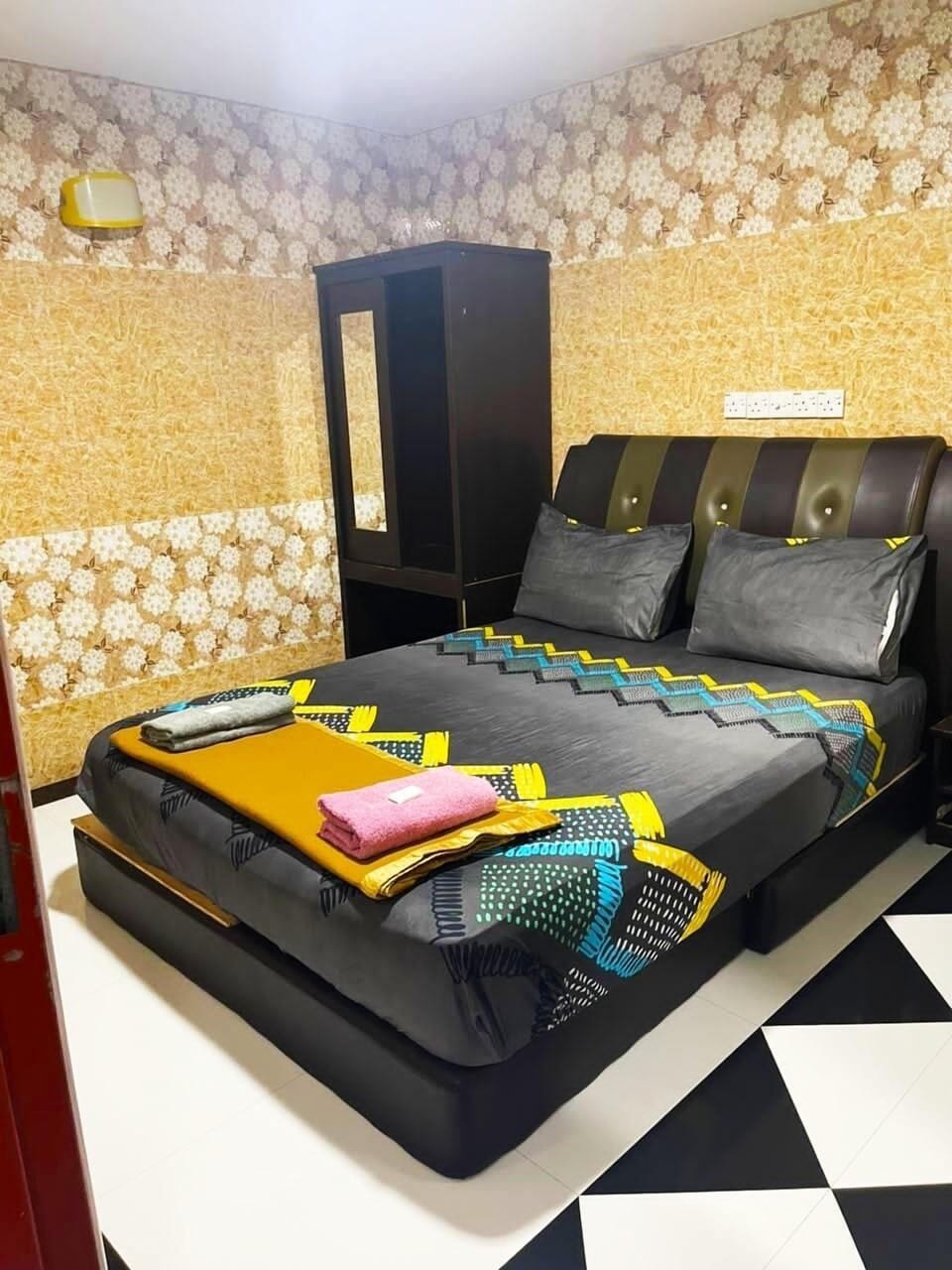 Double Room | WiFi (free), bed sheets