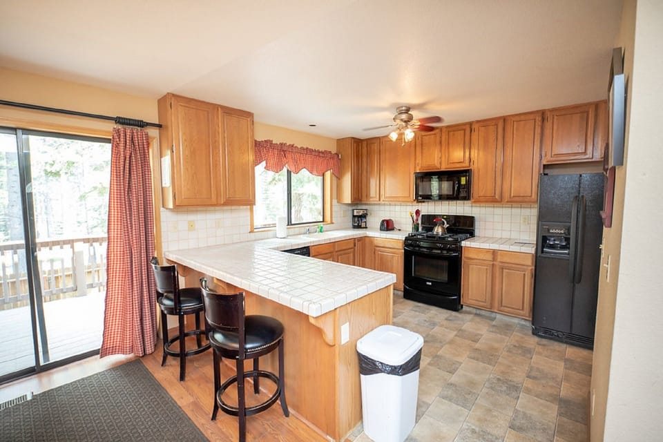 fully equipped kitchen -cook and dine with family and friends