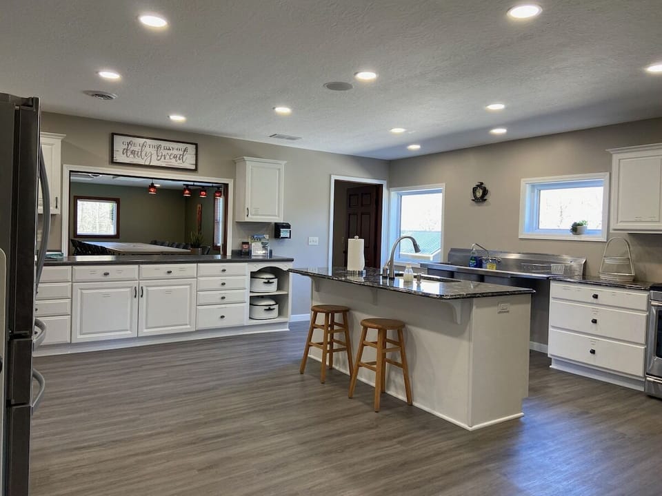 Island w/ dishwasher