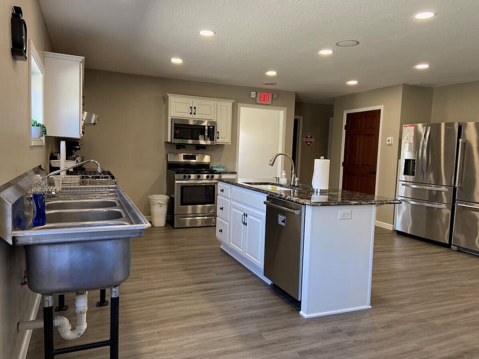 Large 3-bay sink