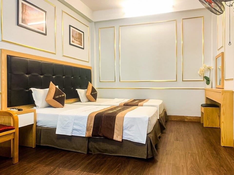 Superior Double or Twin Room | Bathroom | Shower, free toiletries, hair dryer, slippers