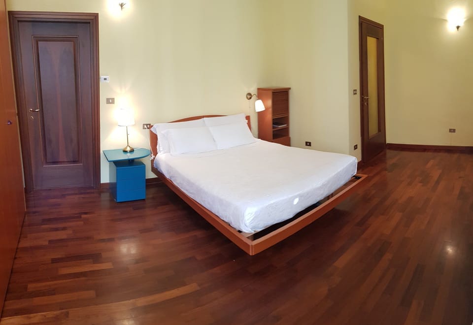 Desk, cribs/infant beds, free WiFi