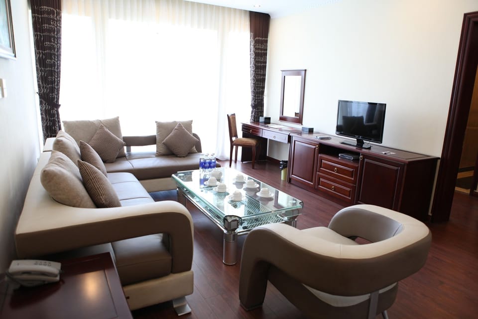 VIP Room | Living room | 23-inch flat-screen TV with cable channels, TV
