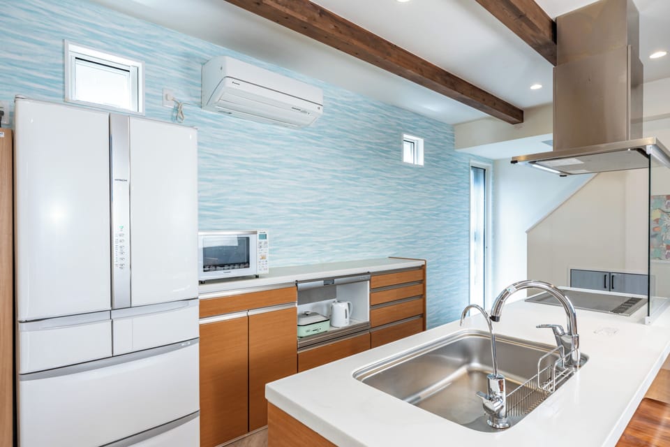 Private Vacation Home | Private kitchen | Fridge, microwave, stovetop, electric kettle