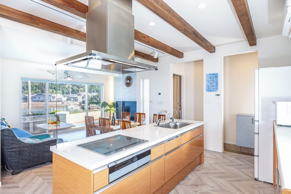 Private Vacation Home | Private kitchen | Fridge, microwave, stovetop, electric kettle