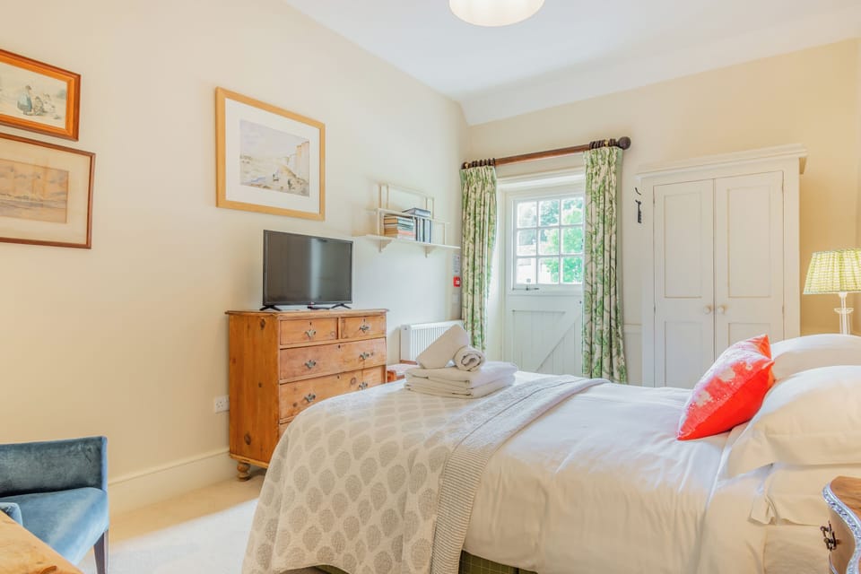 In-room safe, iron/ironing board, free WiFi, bed sheets