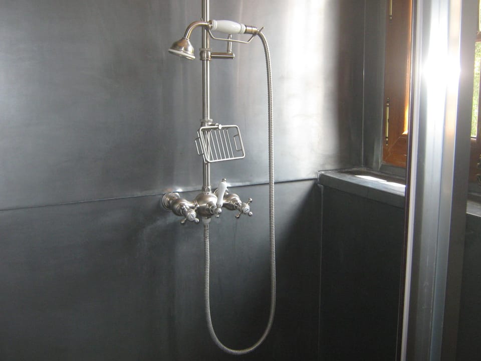 Basic Double Room | Bathroom shower