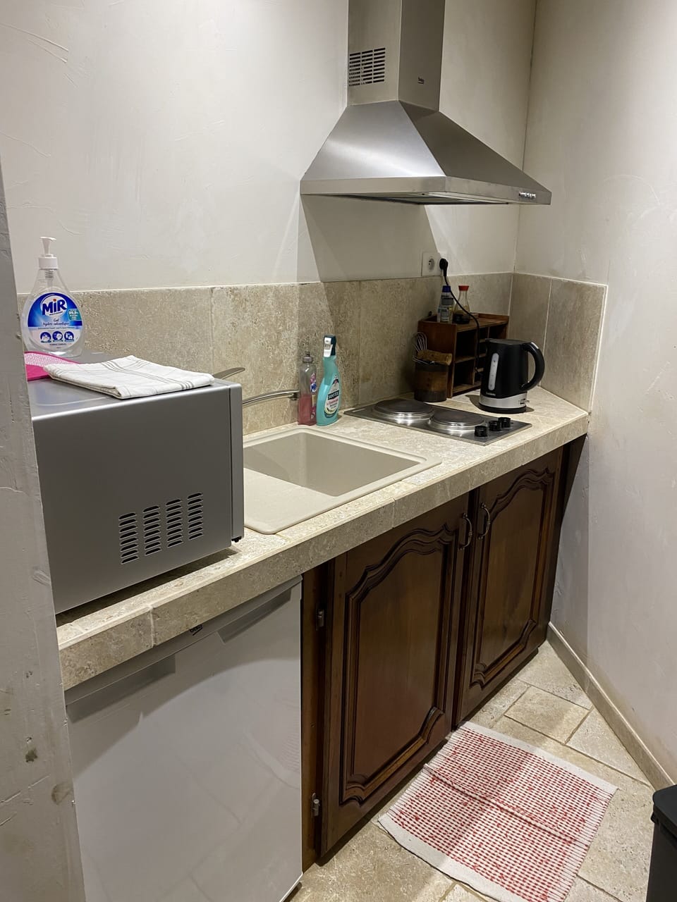 Fridge, microwave, cookware/dishes/utensils