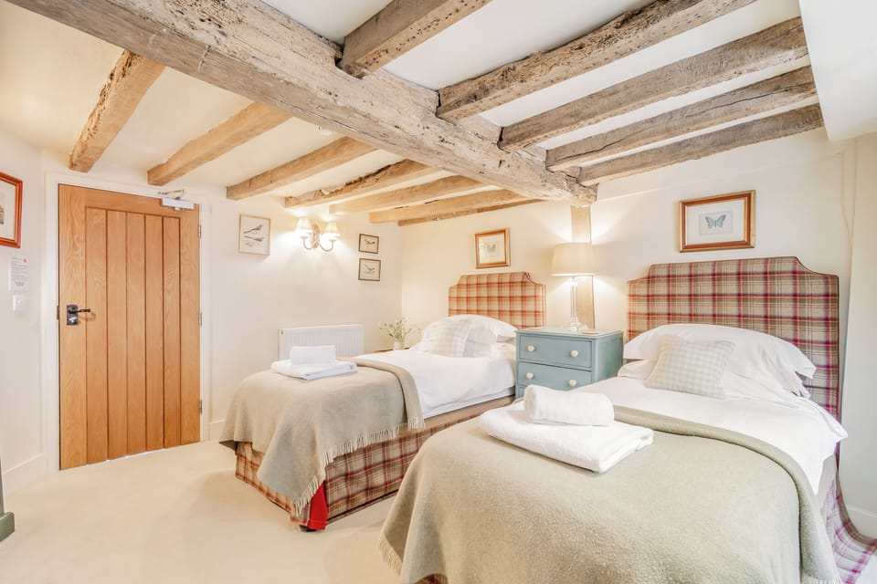 Patience | In-room safe, iron/ironing board, free WiFi, bed sheets