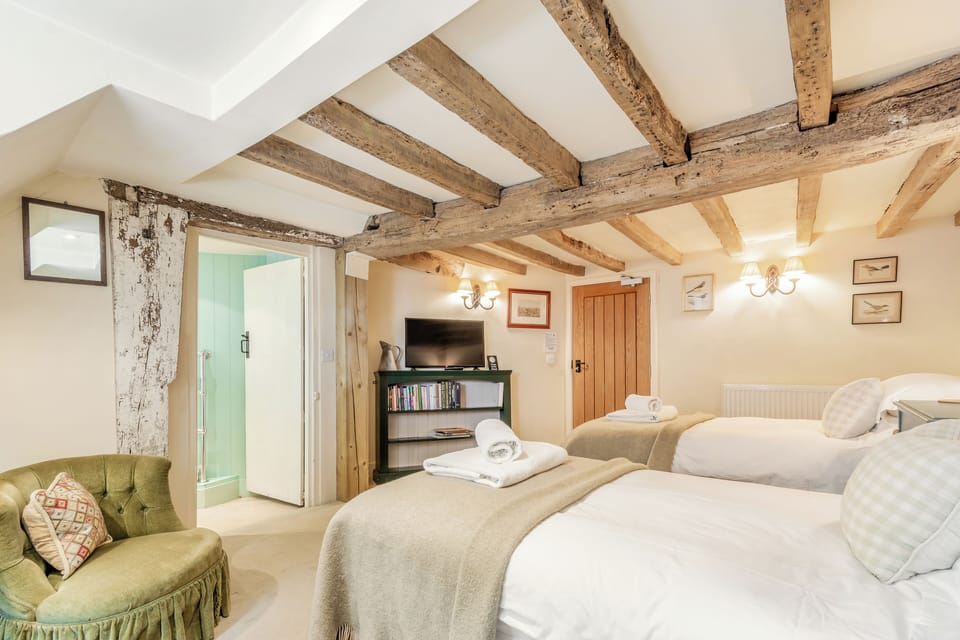 Patience | In-room safe, iron/ironing board, free WiFi, bed sheets