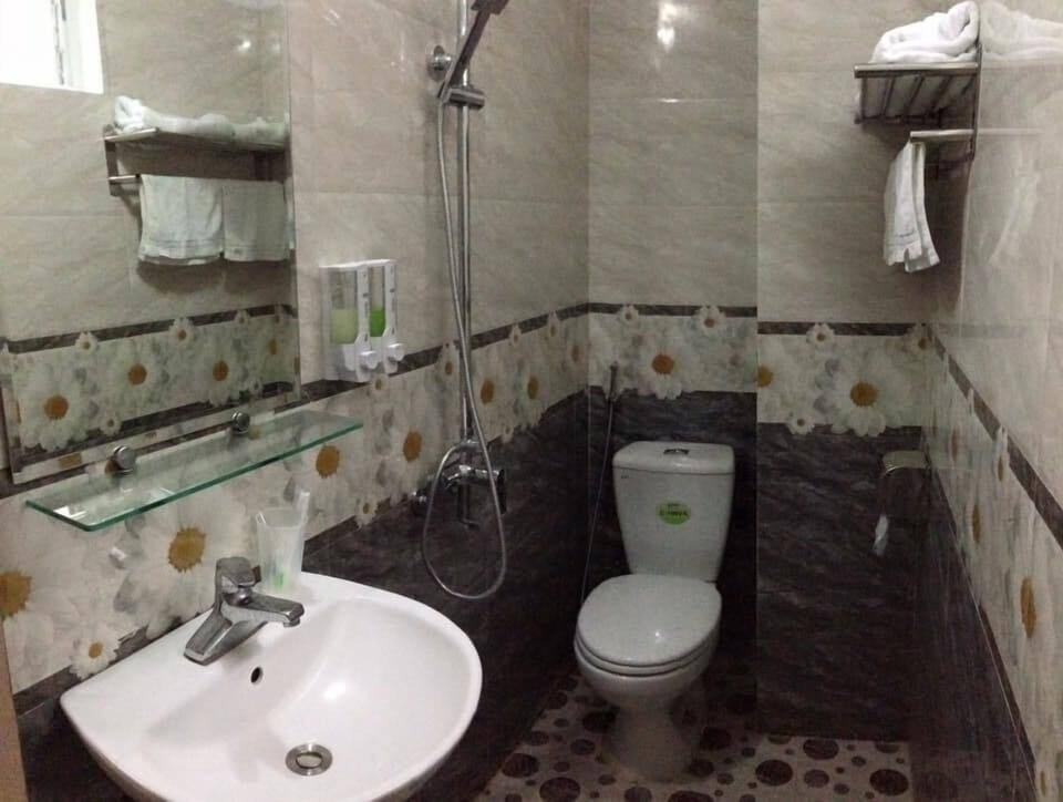 Shower, free toiletries, hair dryer, slippers