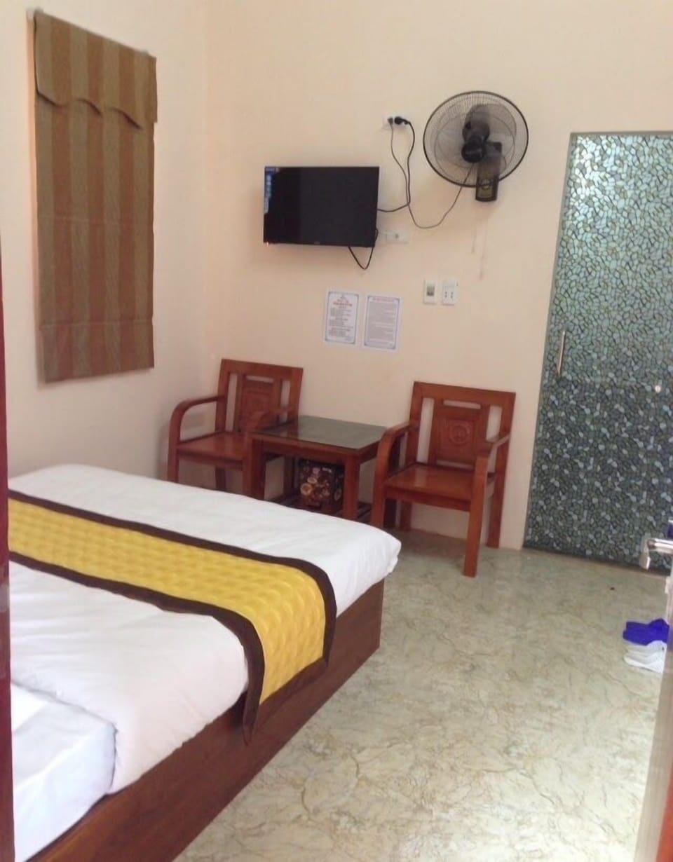 Minibar, desk, free WiFi, bed sheets