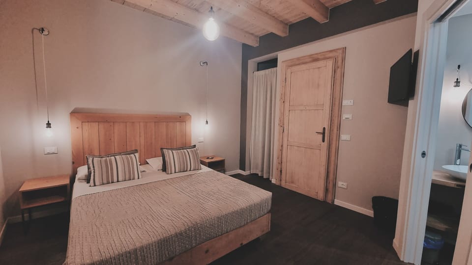 Deluxe Double Room | Premium bedding, down comforters, in-room safe, desk