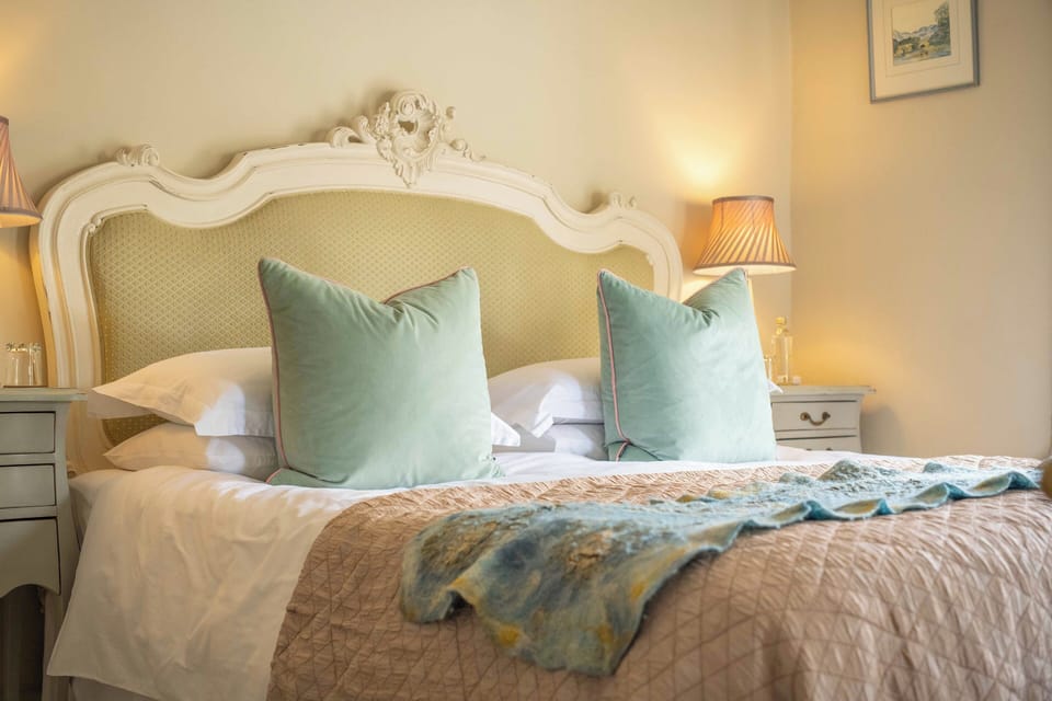 Luxury Double Room (Lady of the Lake) | Egyptian cotton sheets, desk, blackout drapes, free WiFi