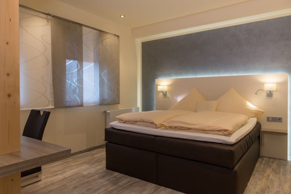 Business Double Room | Free WiFi