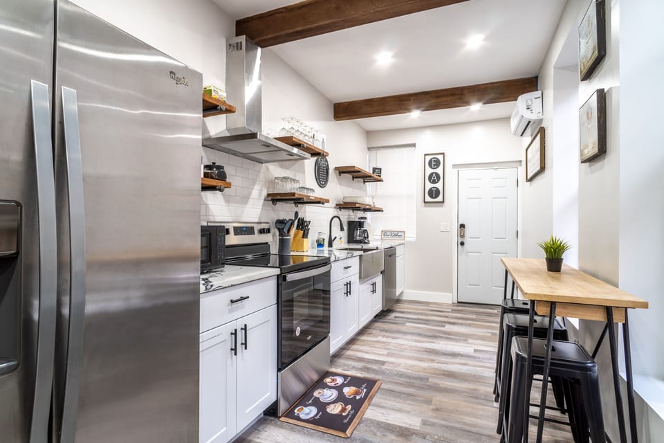 Eat-in Kitchen
