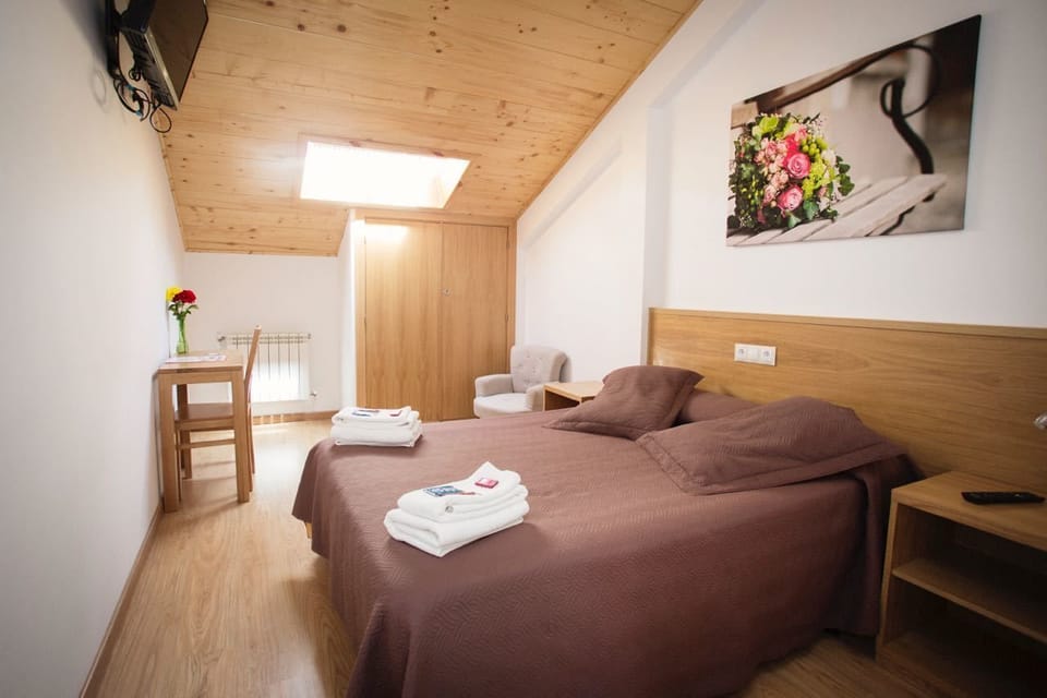 Double Room Single Use, Private Bathroom | Blackout drapes, soundproofing, free cribs/infant beds, rollaway beds