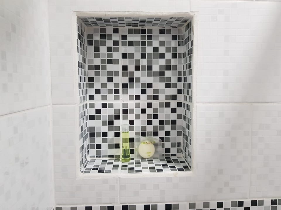 Shower, free toiletries, towels