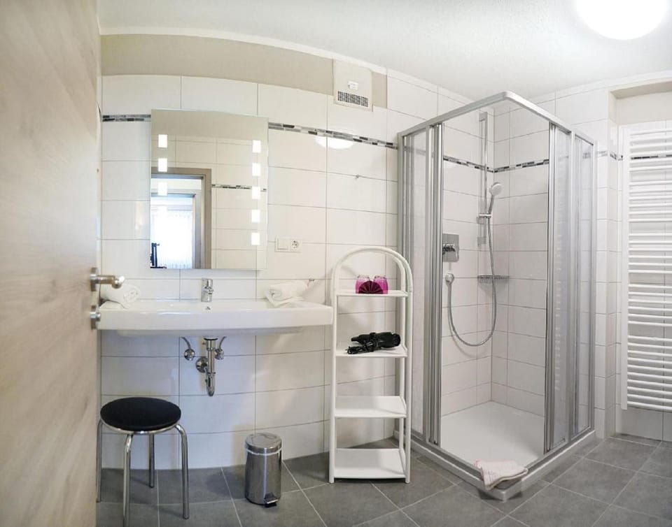 Shower, free toiletries, hair dryer, towels