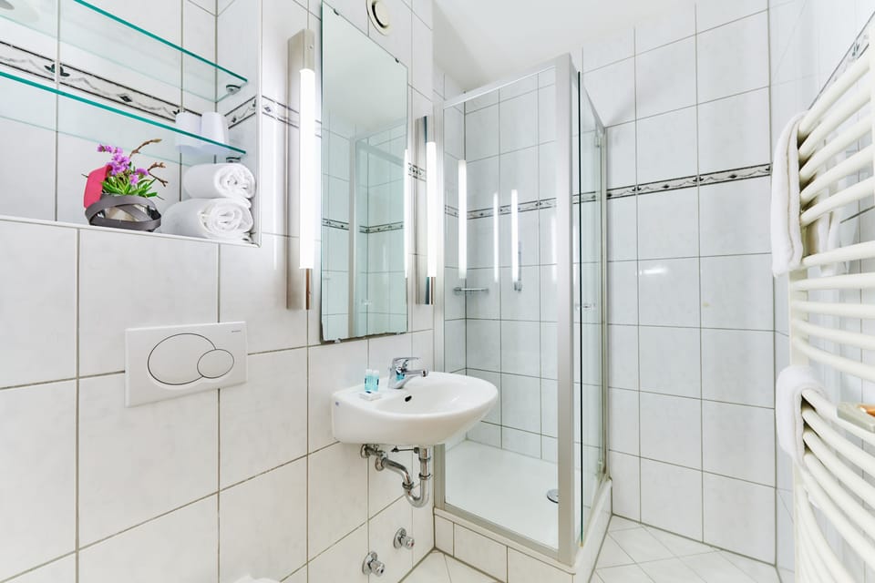 Shower, towels