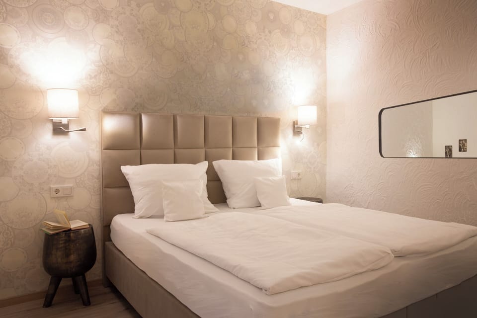 Family Room (3-Bett Familienzimmer) | Hypo-allergenic bedding, desk, free WiFi, bed sheets