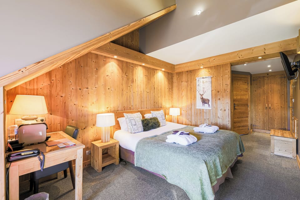 Superior Double or Twin Room (balneo) | Individually decorated, individually furnished, desk, blackout drapes