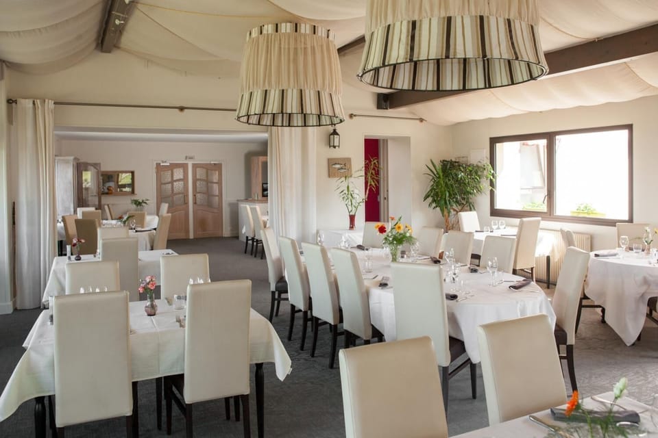 Le Saint Cyr Hotel in Bourgogne-Franche-Comté
