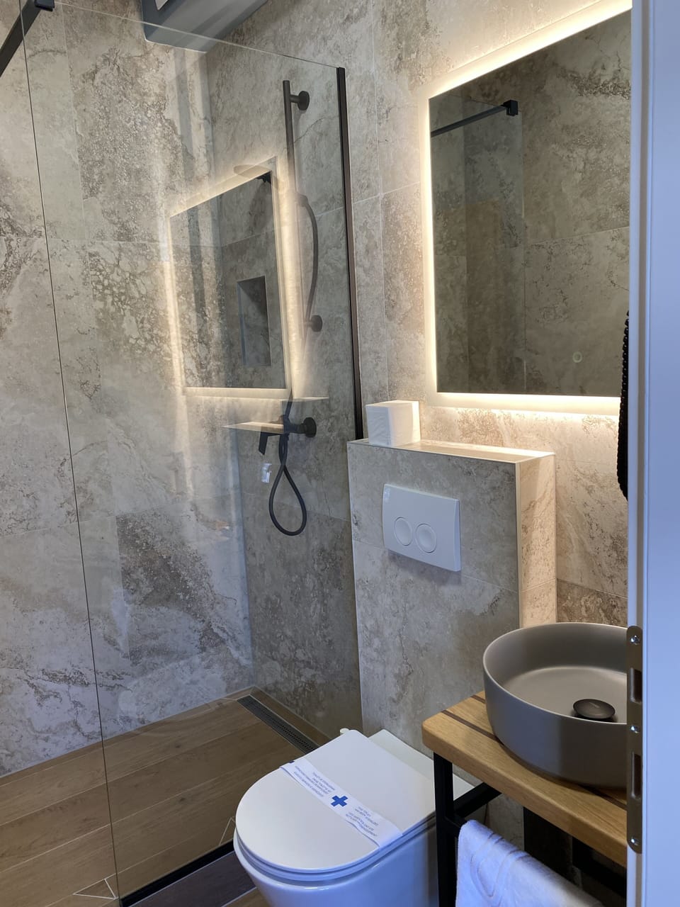 Deluxe Double Room | Desk, free WiFi, bed sheets