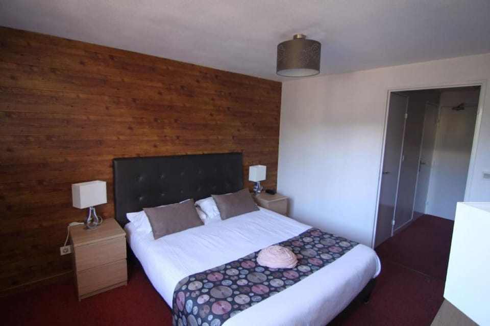 Superior Double Room | In-room safe, desk, soundproofing, free cribs/infant beds